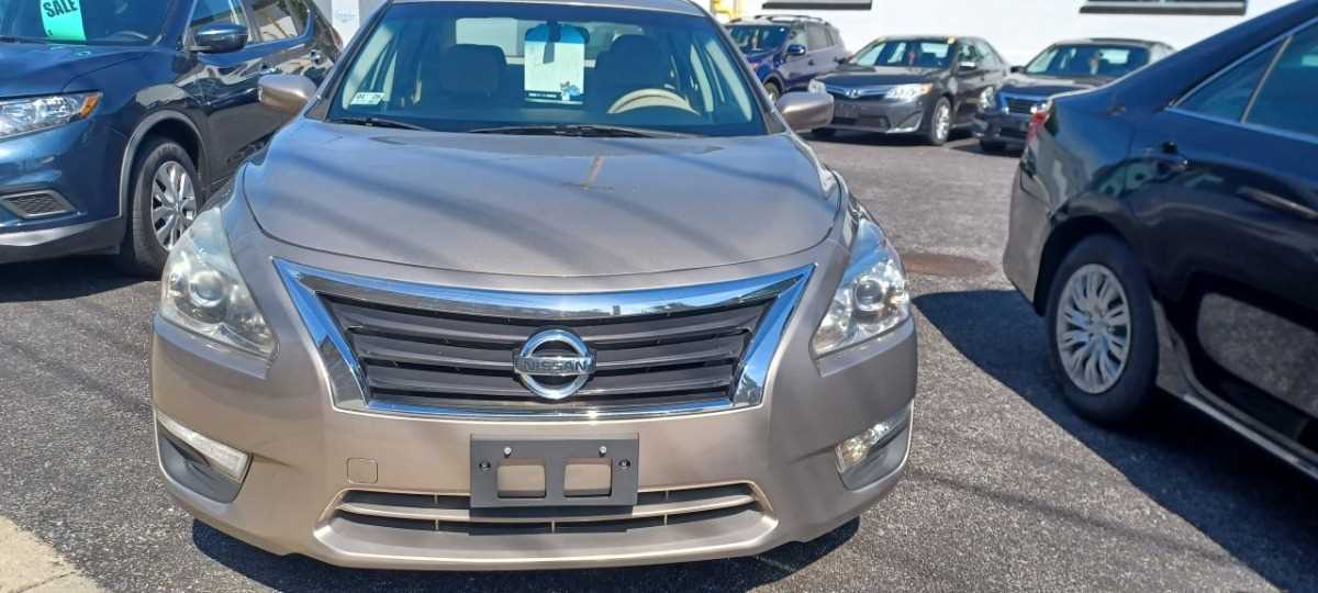 Nissan Altima Image 3