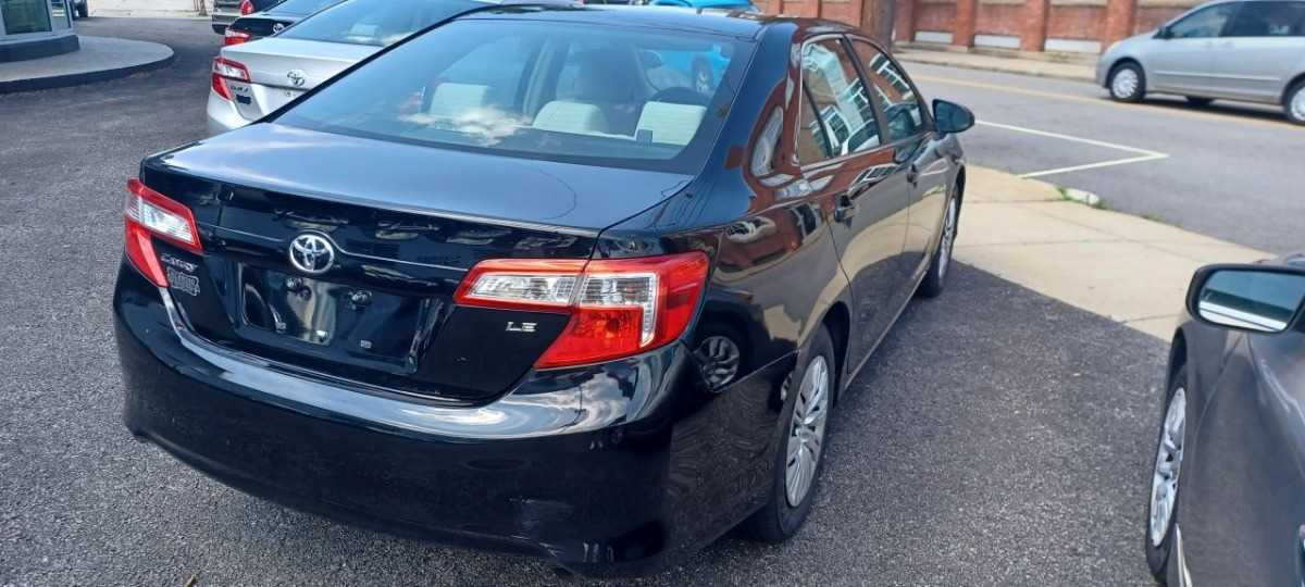 Toyota Camry Image 2