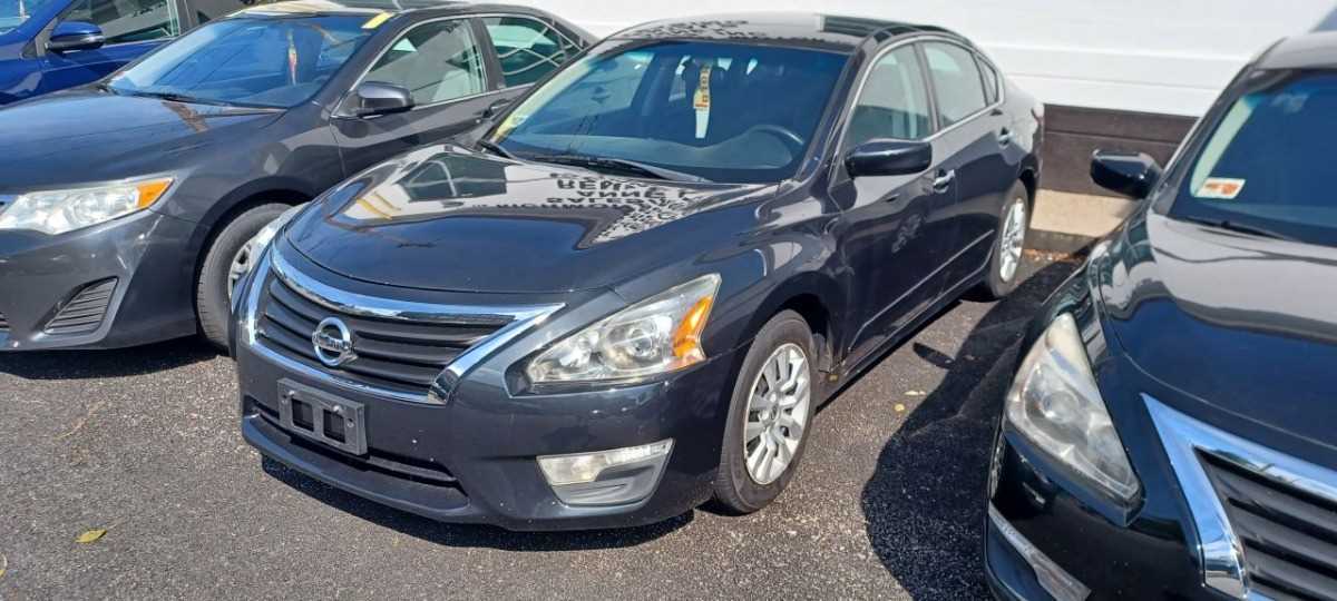 Nissan Altima Image 1