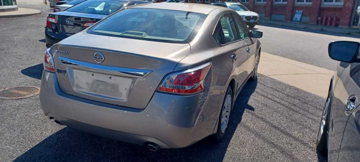 Nissan Altima Image 2