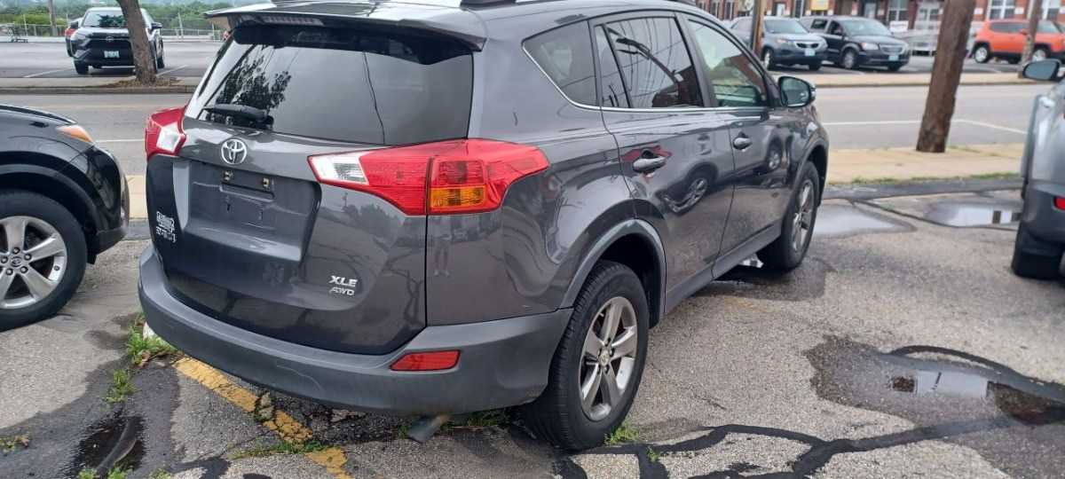 Toyota Rav4 Image 2