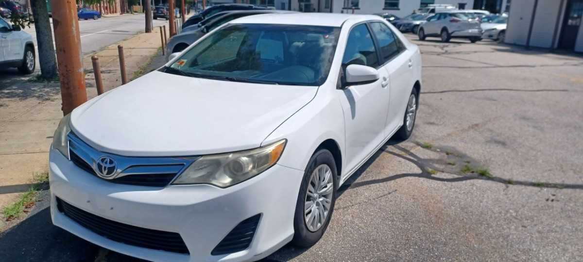 Toyota Camry Image 1