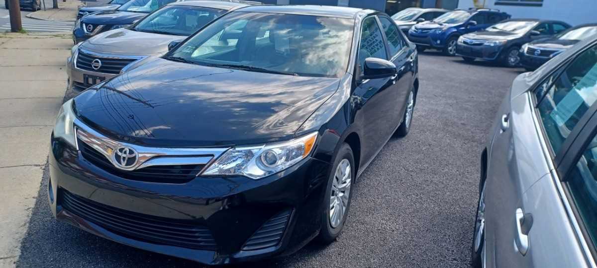 Toyota Camry Image 1