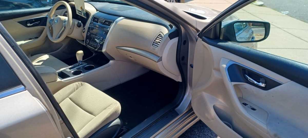Nissan Altima Image 4