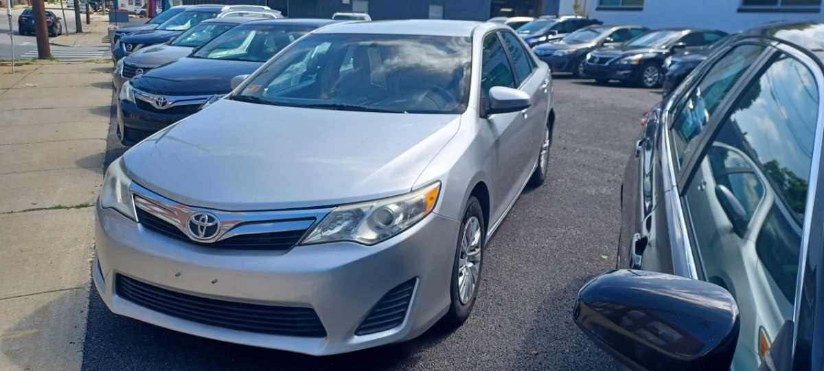 Toyota Camry Image 1