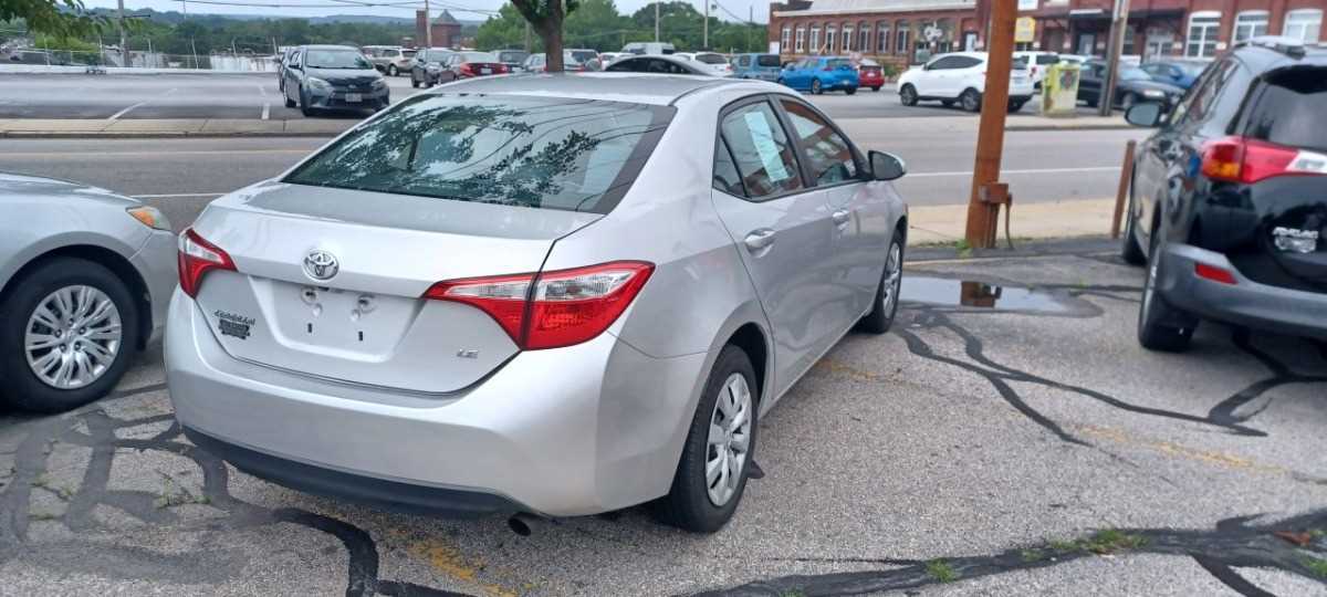 Toyota Corolla Image 2