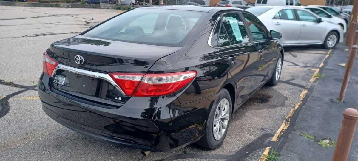 Toyota Camry Image 2